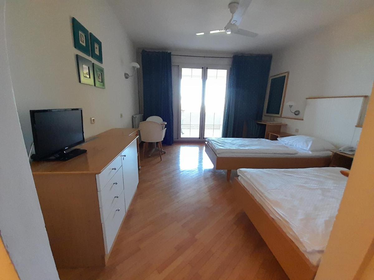 Aparthotel Plat Mlini Bagian luar foto