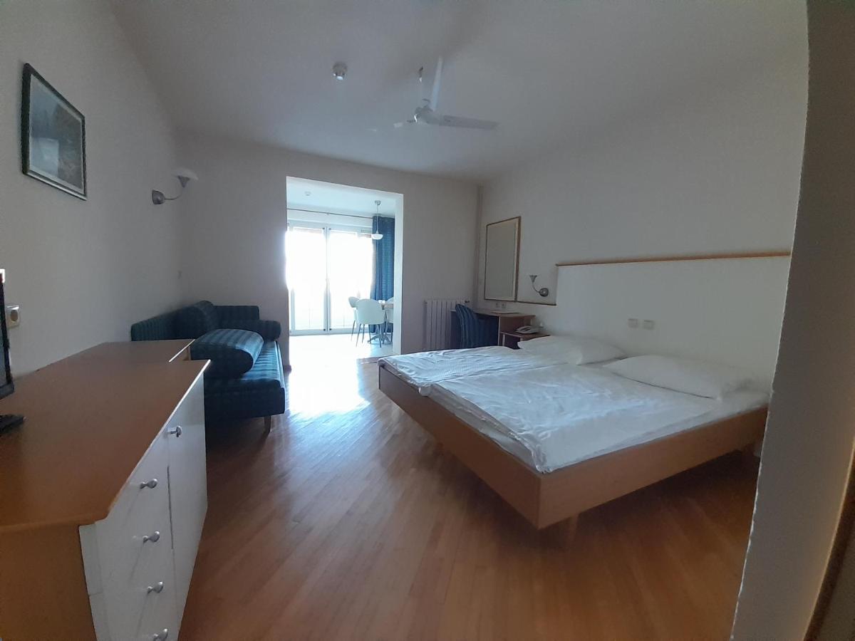Aparthotel Plat Mlini Bagian luar foto